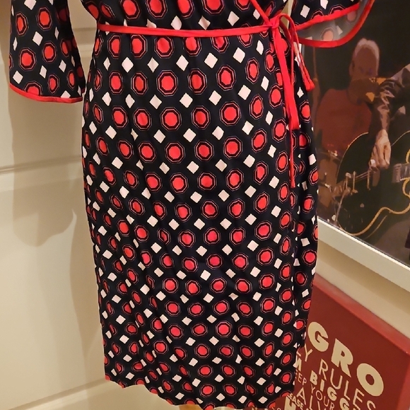 Diane Von Furstenberg Red and Black Geometric Wrap Dress - Picture 3 of 7